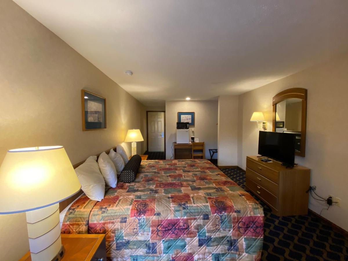 Economy Lodge 682 Main St Sturbridge Eksteriør bilde