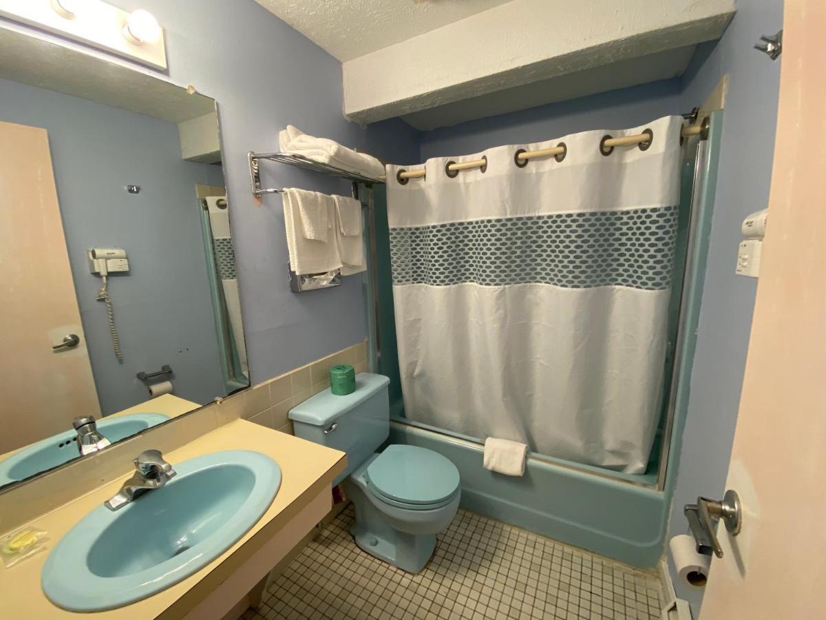 Economy Lodge 682 Main St Sturbridge Eksteriør bilde