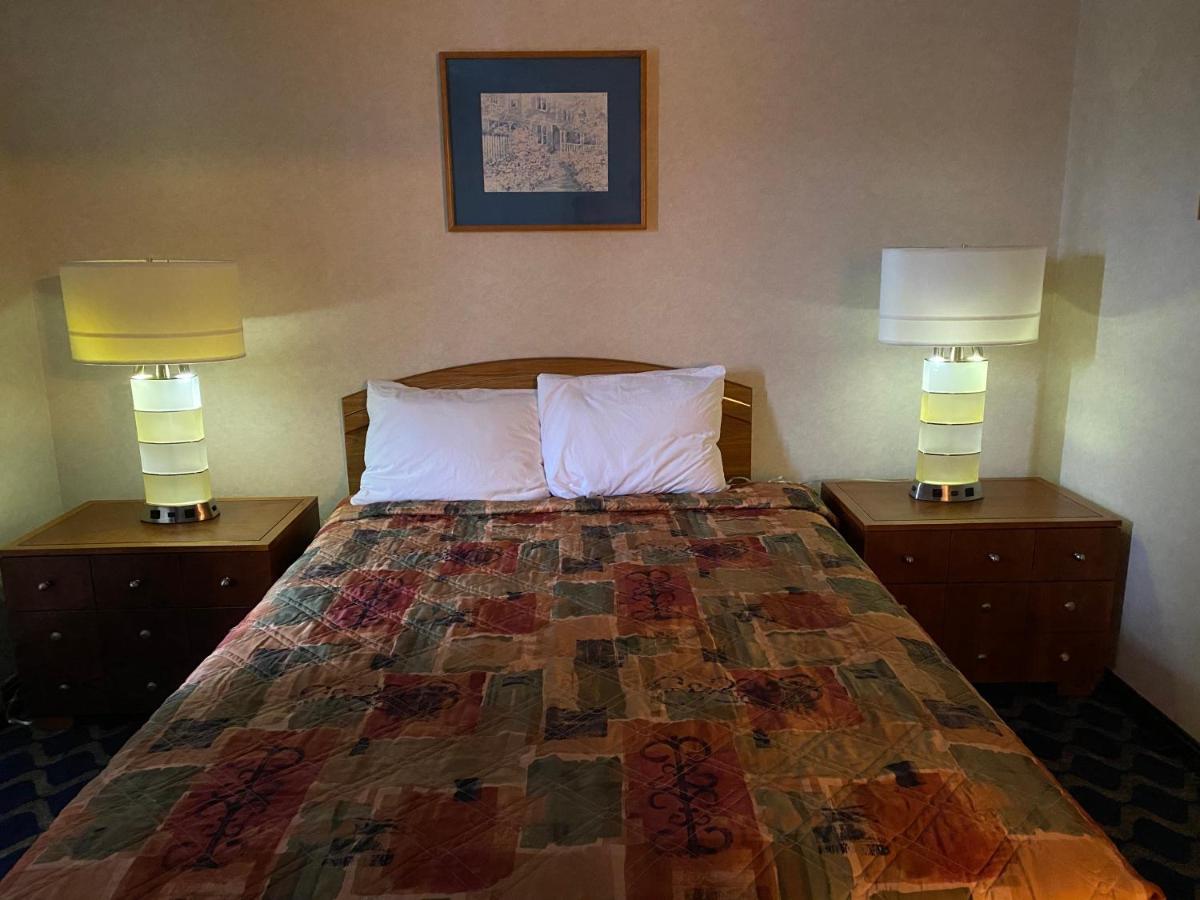Economy Lodge 682 Main St Sturbridge Eksteriør bilde