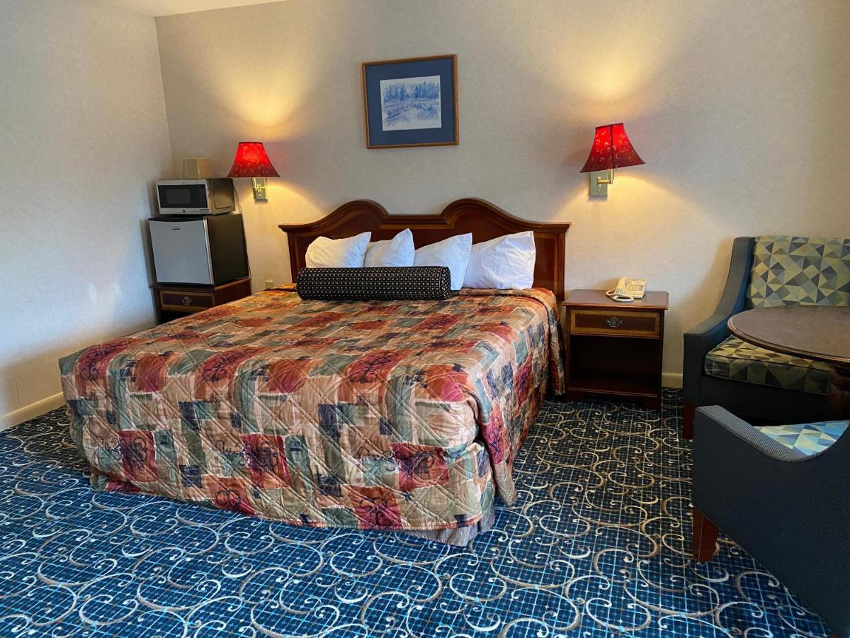 Economy Lodge 682 Main St Sturbridge Eksteriør bilde