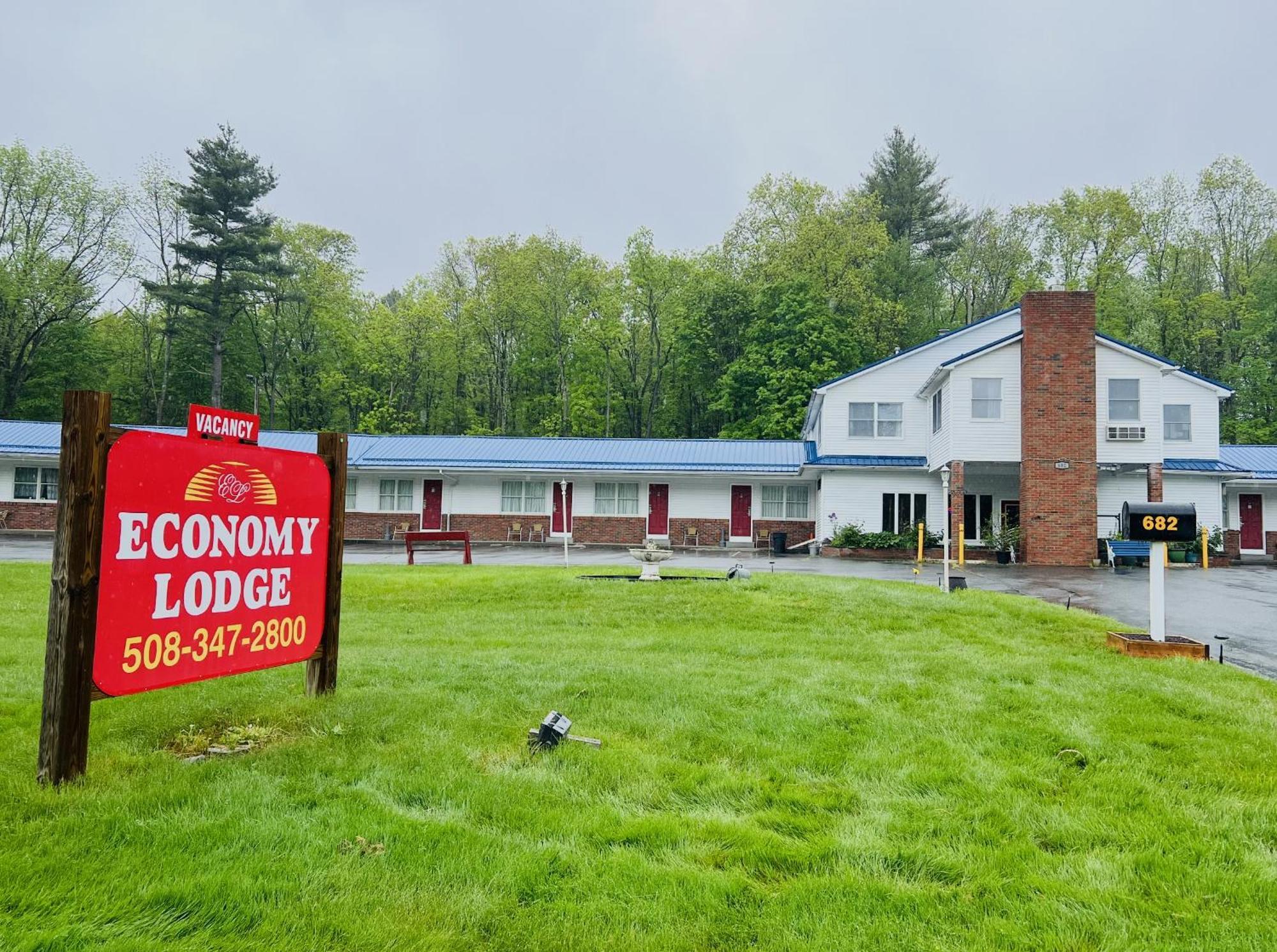 Economy Lodge 682 Main St Sturbridge Eksteriør bilde