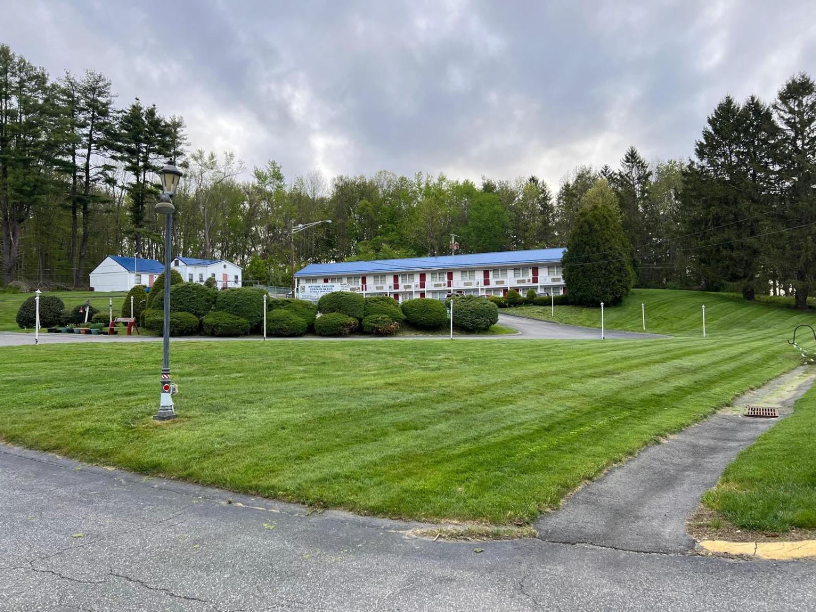 Economy Lodge 682 Main St Sturbridge Eksteriør bilde