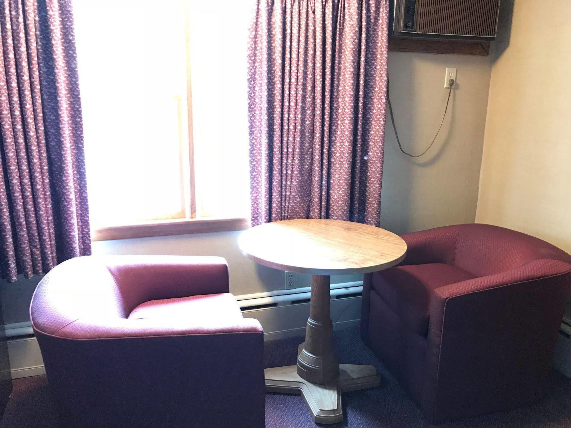 Economy Lodge 682 Main St Sturbridge Eksteriør bilde