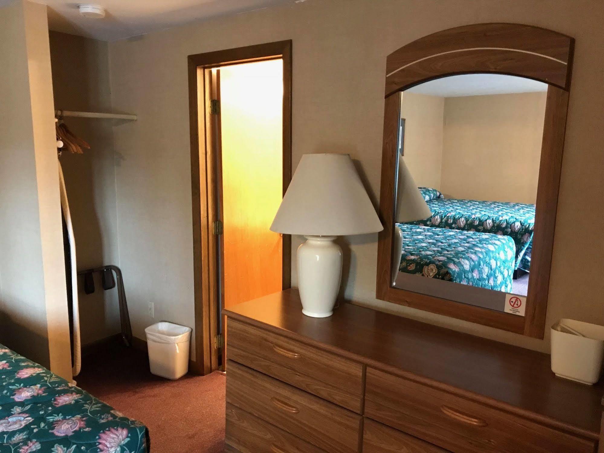 Economy Lodge 682 Main St Sturbridge Eksteriør bilde