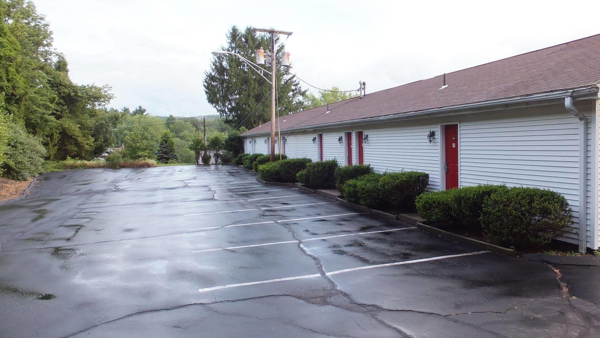 Economy Lodge 682 Main St Sturbridge Eksteriør bilde